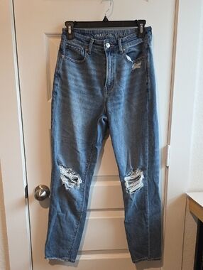 American Eagle Women's Medium Blue Distressed Mom Jeans Size 2 G221